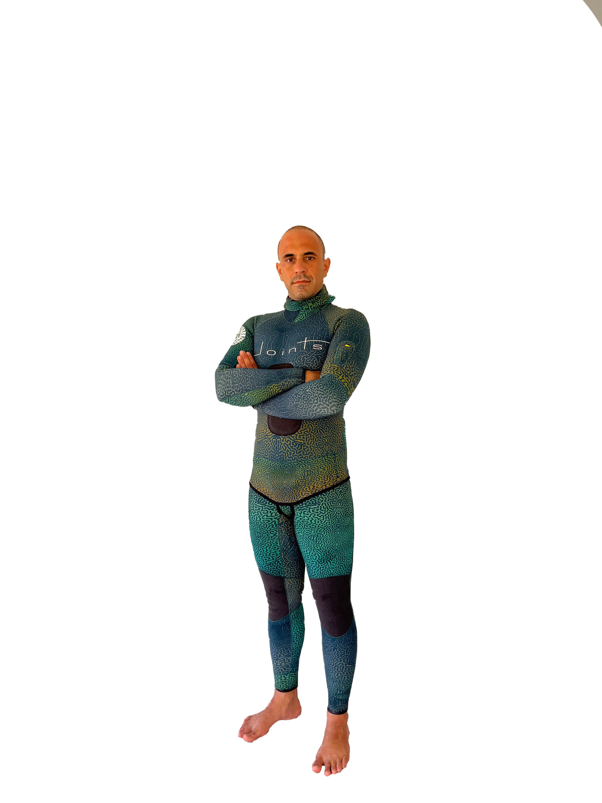 Side profile of the Reef Camo Spearfishing Wetsuit